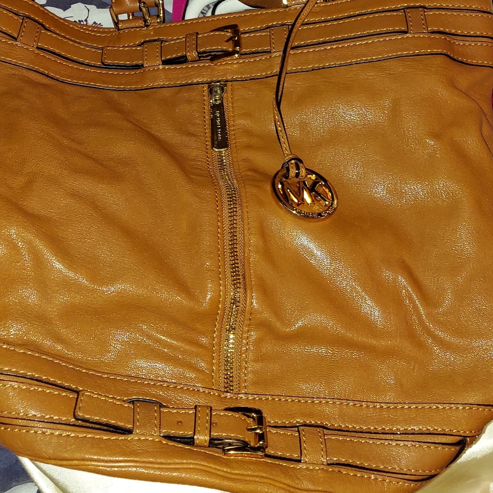 Micheal Kors Bucket large bag. Cognac color